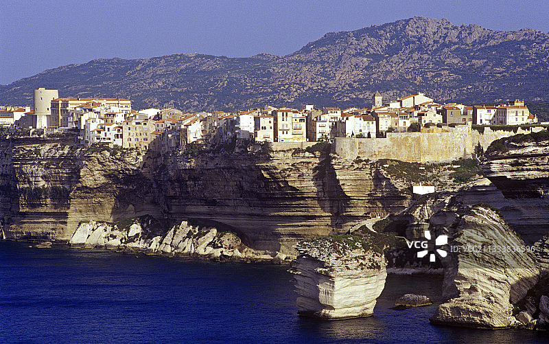 法国科西嘉岛博尼法乔和石灰岩悬崖图片素材