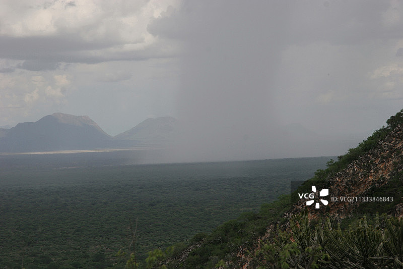 马赛坦桑尼亚鲁武山谷的雨图片素材