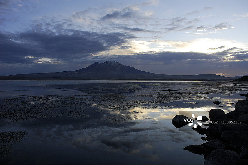 琼加拉湖和基西基西尼火山，劳卡国家公园，智利图片素材