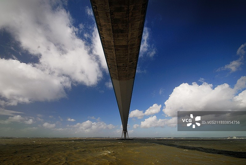 诺曼底大桥底部，翁弗勒尔，法国图片素材