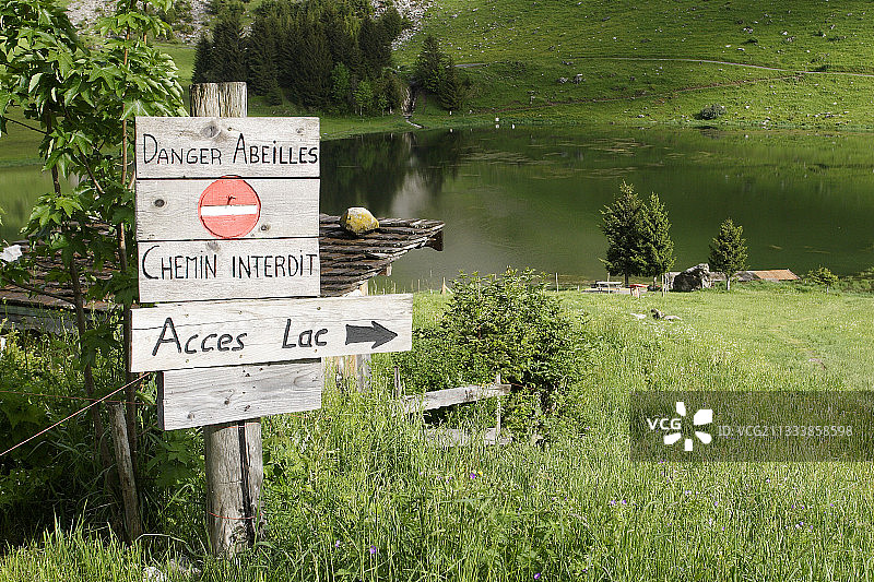 位置：La Clusaz的孔芬斯湖图片素材