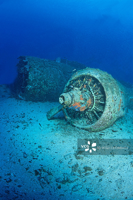 法国科西嘉岛卡尔维湾的B-17残骸图片素材