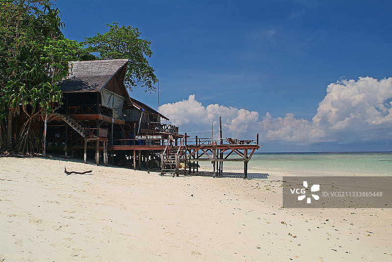 位于马来西亚海滩上的军事任务控制中心图片素材