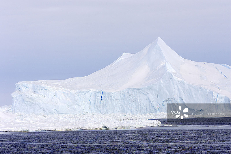 南极洲的大冰山图片素材