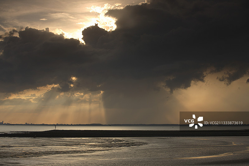 荷兰西斯海尔德上空的阴天图片素材