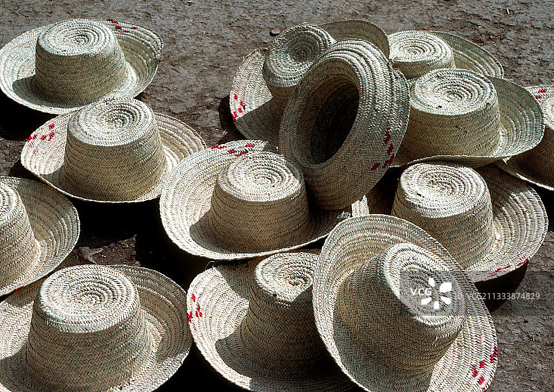 突尼斯市场上的草帽图片素材