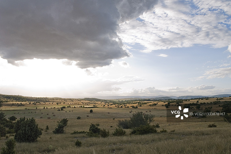 法国拉尔扎克高原的阴天图片素材