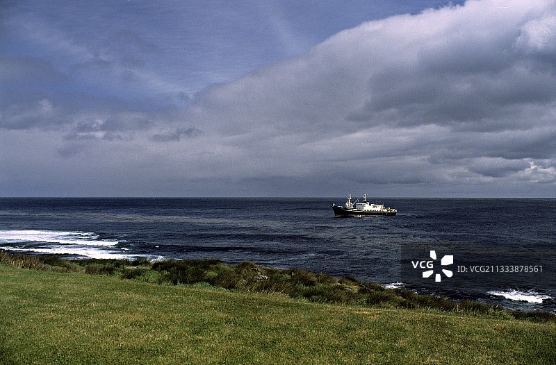 阿姆斯特丹岛海岸附近的马里昂·杜弗伦号船图片素材