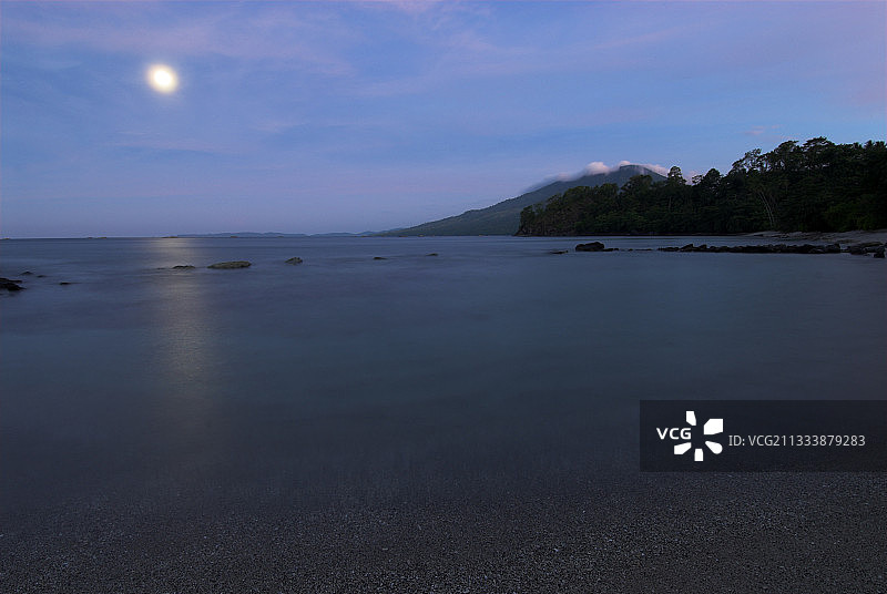苏拉威西岛本腾湾的月光图片素材
