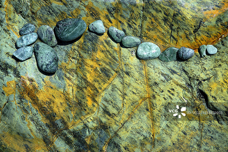 科西嘉角圣弗洛朗湾的片岩与蛇纹石图片素材