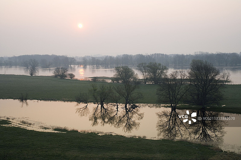 德国莱布斯奥德河日出图片素材