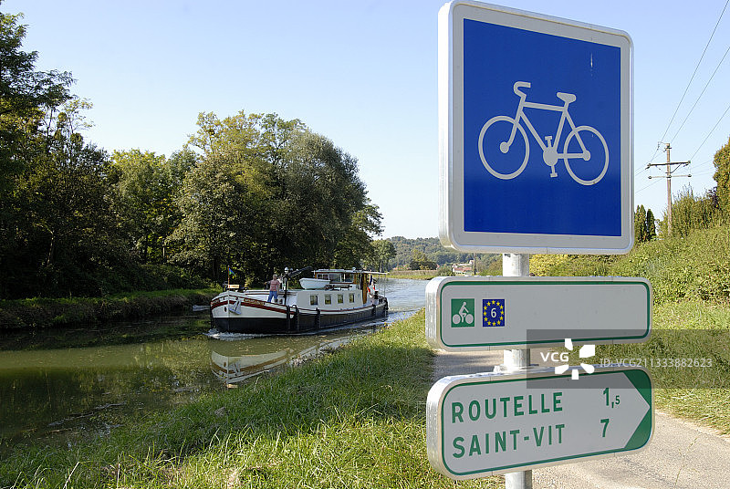 罗讷-莱茵运河上的打火机图片素材