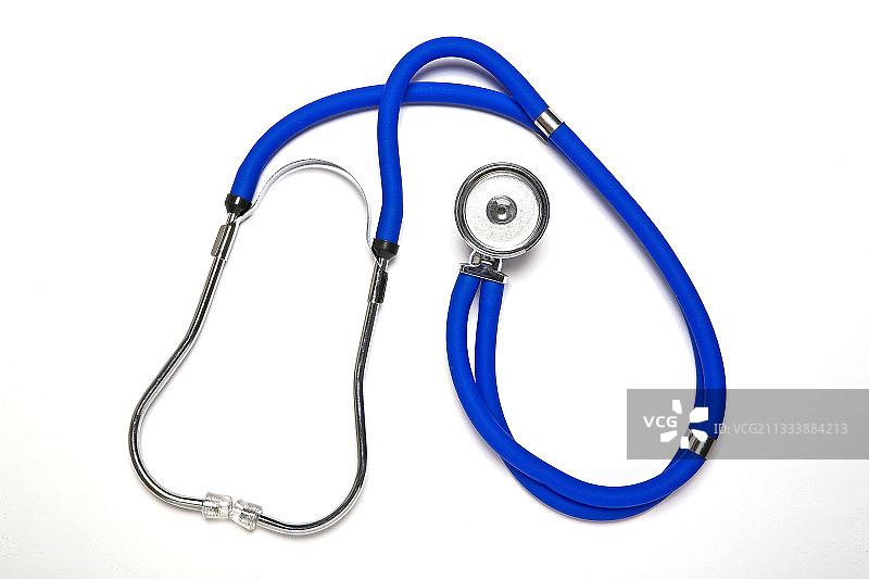 白色背景上的蓝色听诊器图片素材