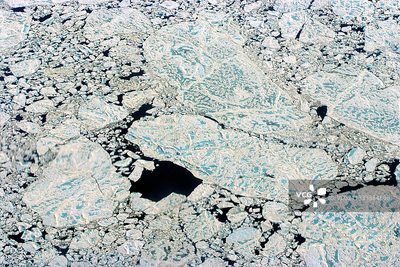 北极兰开斯特海峡浮冰崩塌图片素材
