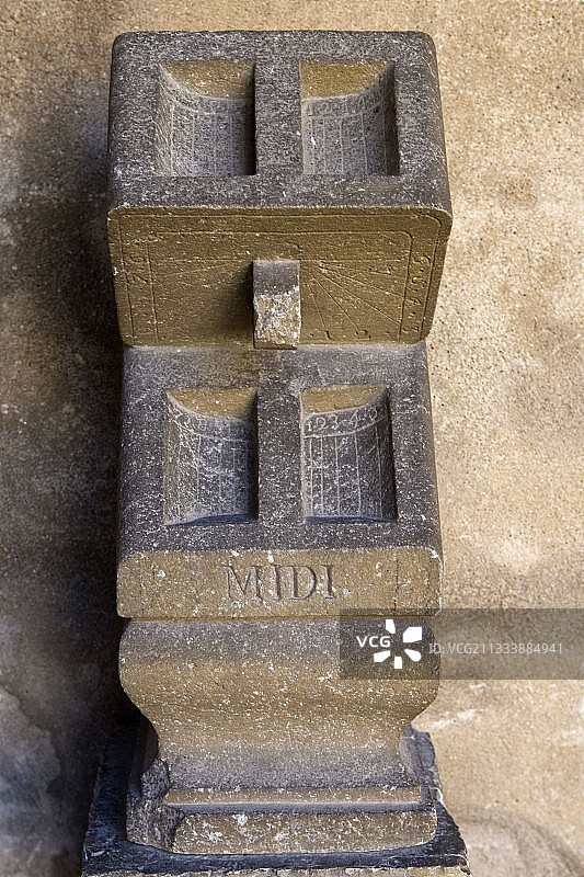 可追溯到 1826 年的布鲁法国修道院日晷图片素材