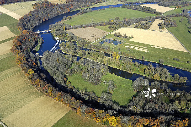 秋季朗镇杜布斯山谷的航拍图片素材