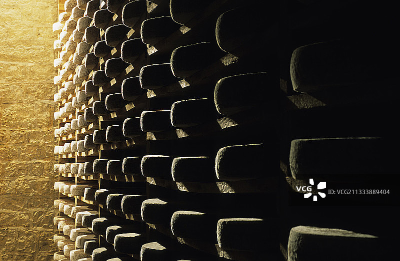 法国孔泰奶酪的熟化室图片素材