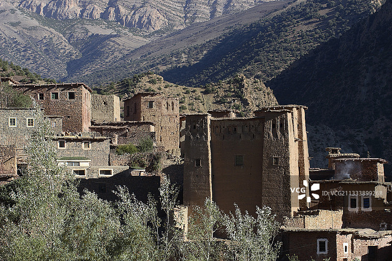阿特拉斯山脉上部的柏柏尔人村庄图片素材