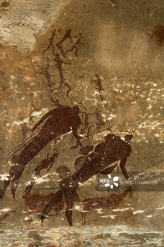 南非原住民桑人（布须曼人）在德拉肯斯堡的砂岩墙上绘制的岩画图片素材