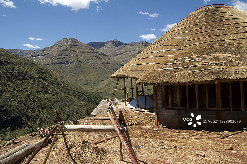 在Ts'ehlanyane国家公园正在建造的小屋图片素材