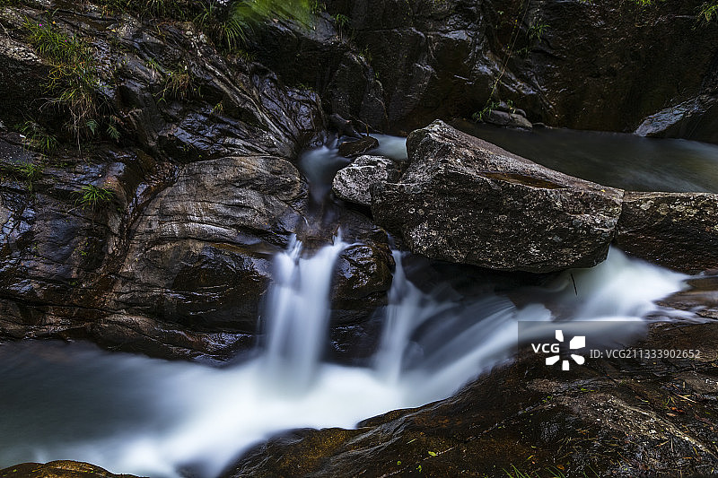 自然风光瀑布涓涓细流图片素材