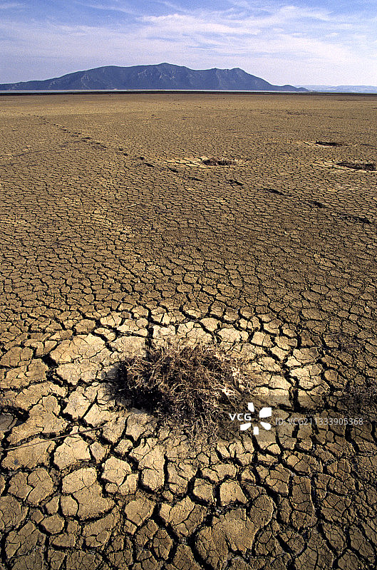 突尼斯伊奇克乌尔湖国家公园干涸的河岸图片素材