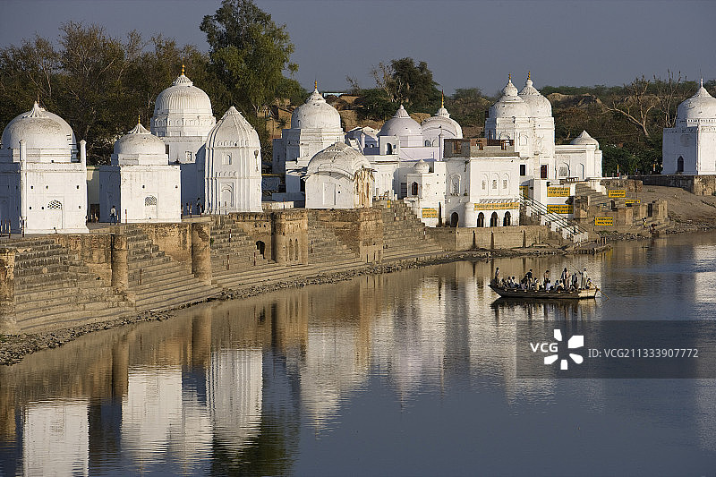 巴特什瓦神庙印度河畔风光图片素材