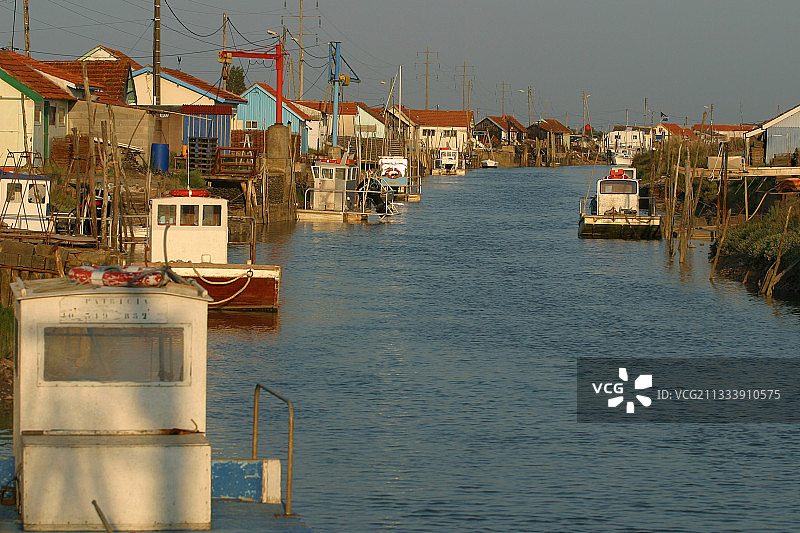 法国奥莱龙岛南部的生蚝港口图片素材