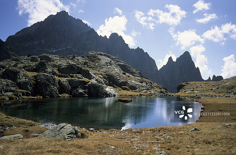 法国梅康图尔国家公园蓬塞山秋景图片素材