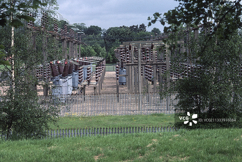 英国林地环绕的变电站图片素材