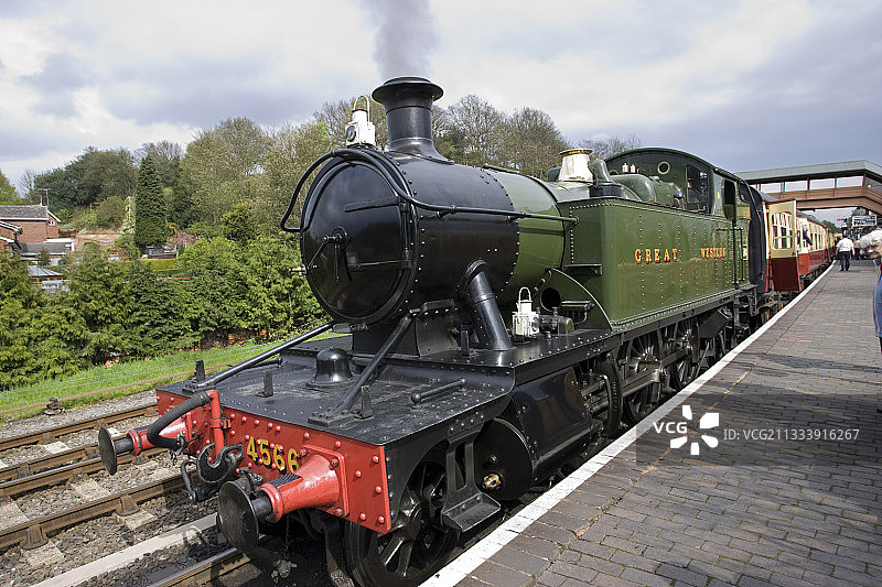 伍斯特郡比尤德利车站的西部蒸汽火车图片素材