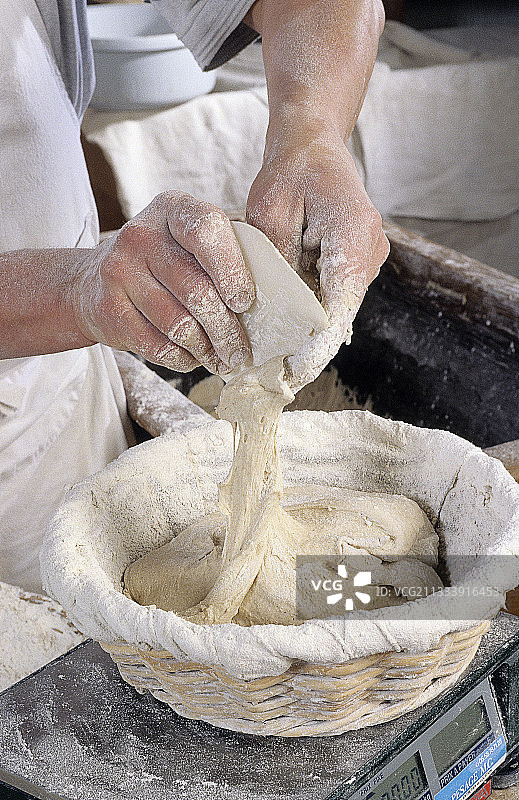面包师制作面包图片素材