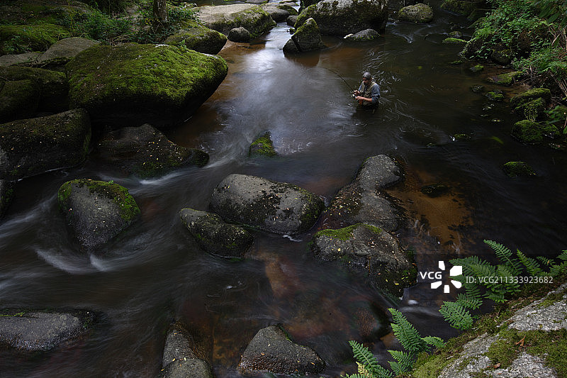 法国河流上的渔民图片素材
