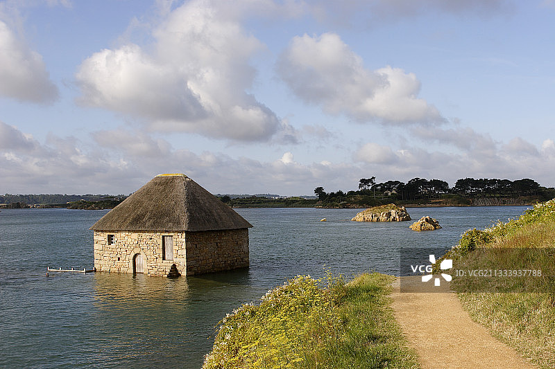 布雷阿岛高潮时的比尔洛磨坊，英国图片素材