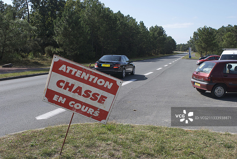 法国路边的狩猎进行中标志牌图片素材