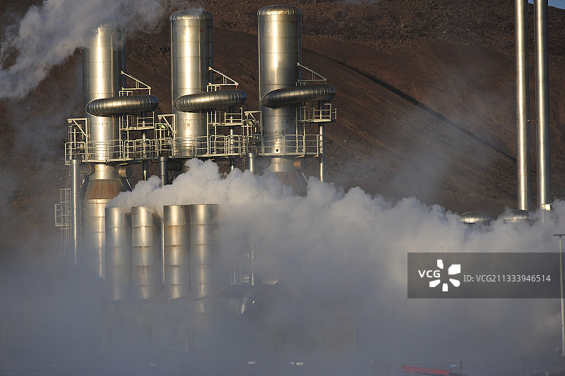 发电厂排出的热水被用于水疗，冰岛雷克雅未克附近非常受欢迎的地方图片素材