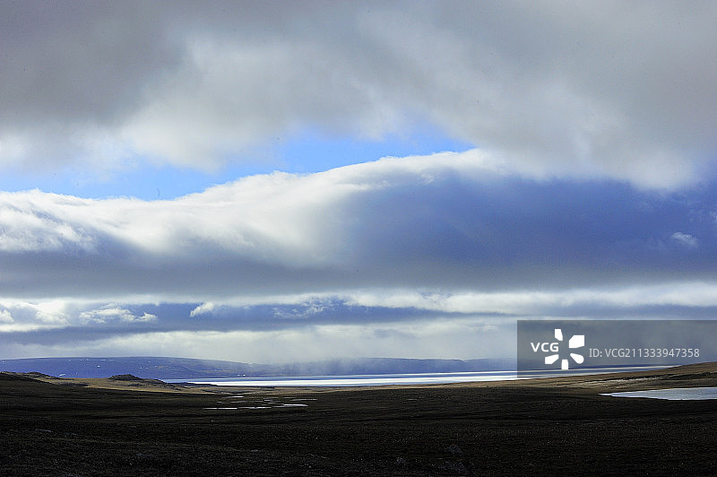 加拿大萨默塞特岛斯坦威尔弗莱彻湖以北苔原图片素材