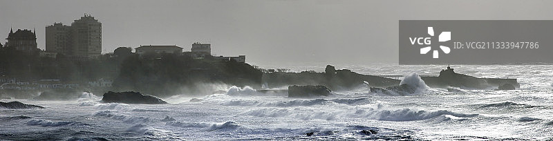 比亚里茨的圣母岩礁和海滨图片素材