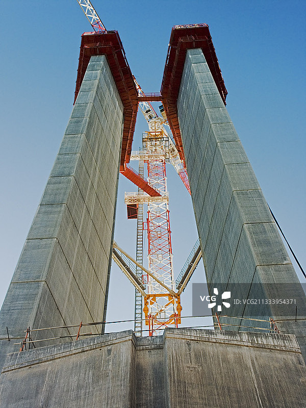 在建的多姆山省A89高架桥的桥墩图片素材