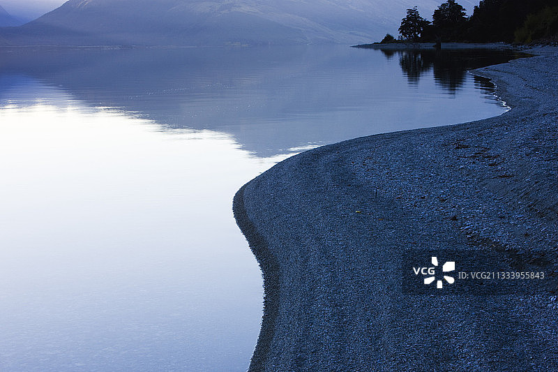 新西兰南阿尔卑斯山瓦卡蒂普湖日落图片素材