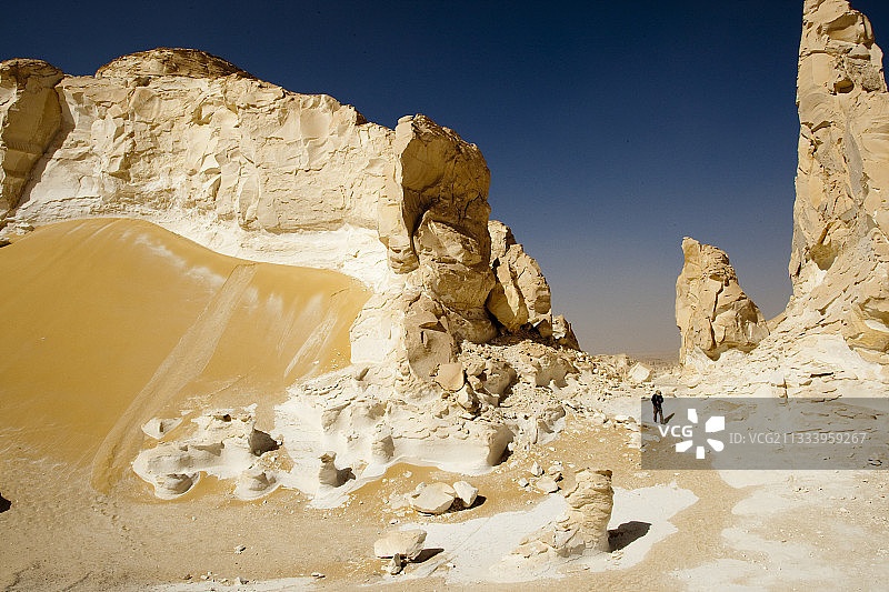 埃及东撒哈拉白色沙漠的石灰岩地貌图片素材