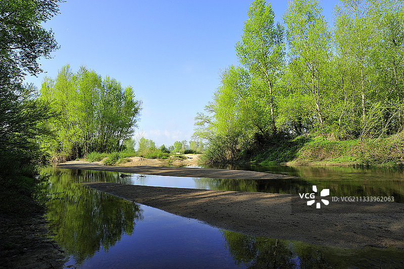 卢瓦尔河畔特雷西的卢瓦尔河低水位景象图片素材