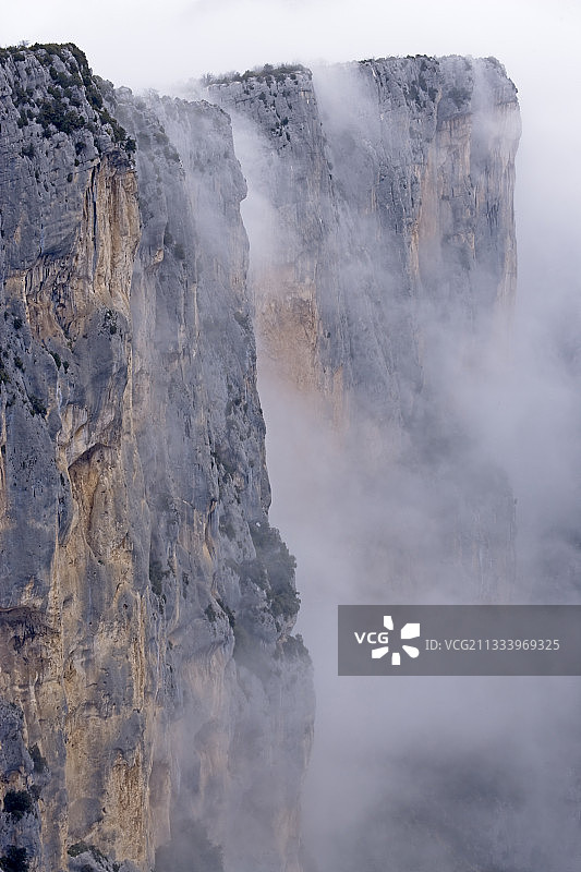 法国普罗旺斯韦尔东大峡谷悬崖图片素材