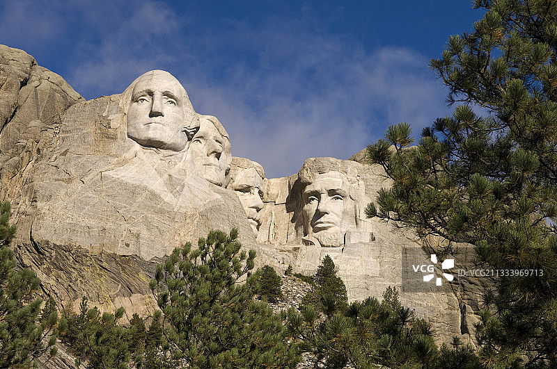 乔治·华盛顿、托马斯·杰斐逊、西奥多·罗斯福和亚伯拉罕·林肯的雕塑图片素材