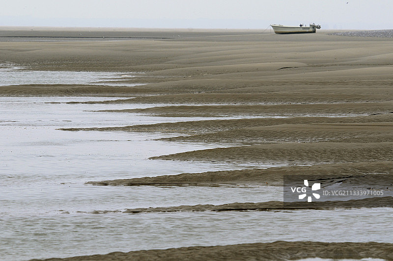 索姆湾皮卡第法国退潮时沙滩上的船图片素材