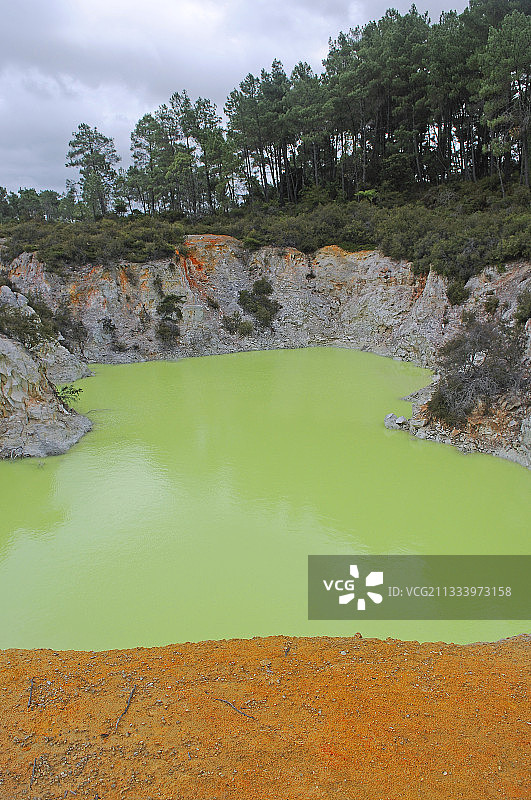 新西兰北岛罗托鲁瓦硫酸湖图片素材