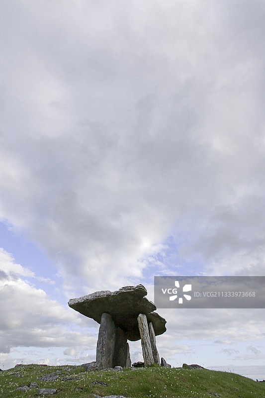 爱尔兰克莱尔郡布伦地区的波纳布隆石墓图片素材