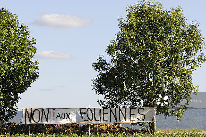 拟建的26台风力涡轮机图片素材