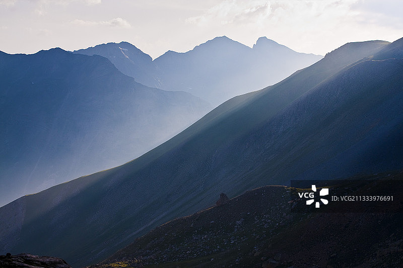 法国于贝伊阿尔卑斯山脉的峰顶图片素材