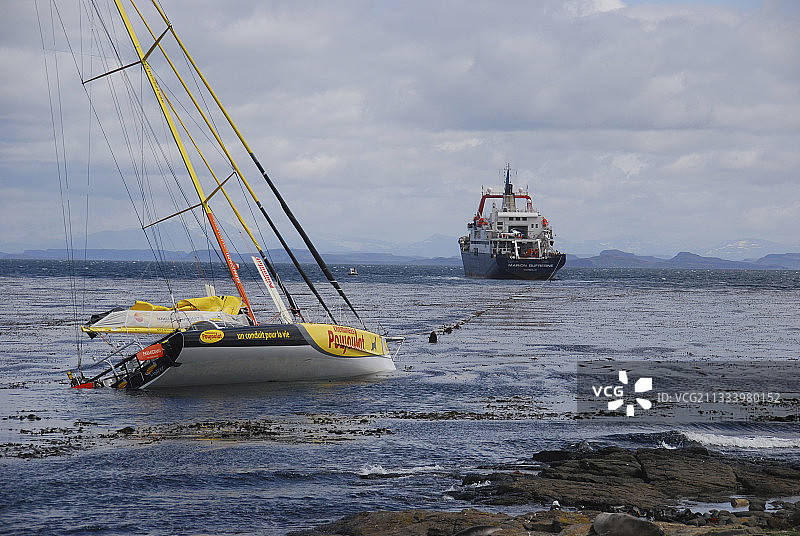 法国极地研究所考察船拖曳船只图片素材